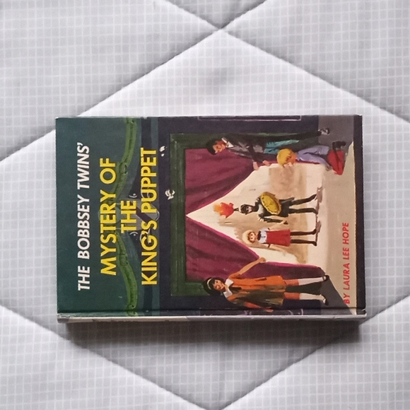 Bundle of two vintage books, The Hardy Boys and The Bobbsey Twins - Picture 2 of 5